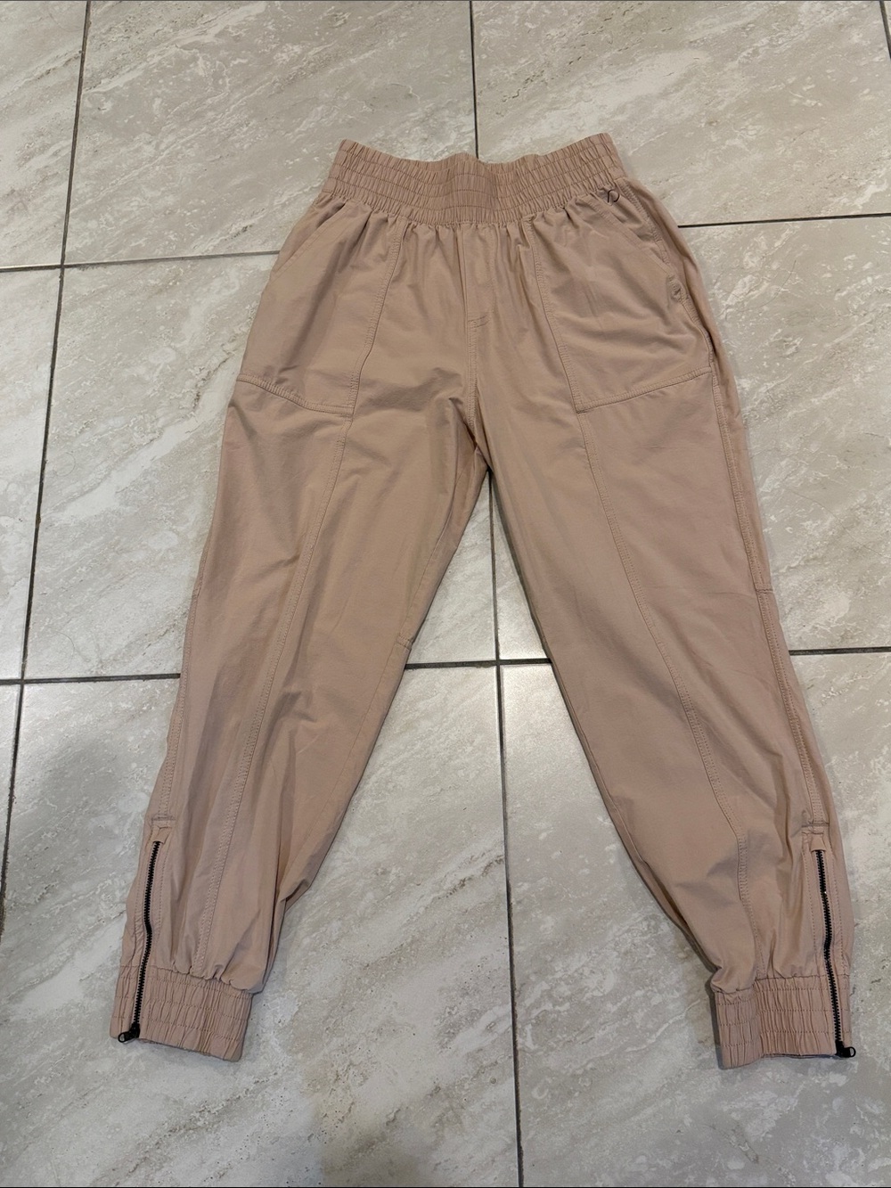 Women's Elastic-Waist Cargo Joggers - Beige
